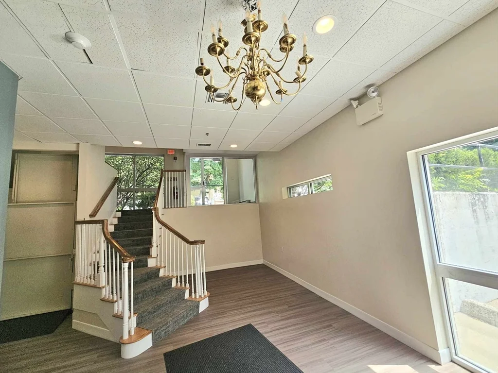 1 bed, 1 bath apartment for rent at 332 Jamaicaway Unit 2, Jamaica Plain — photo 4 of 34