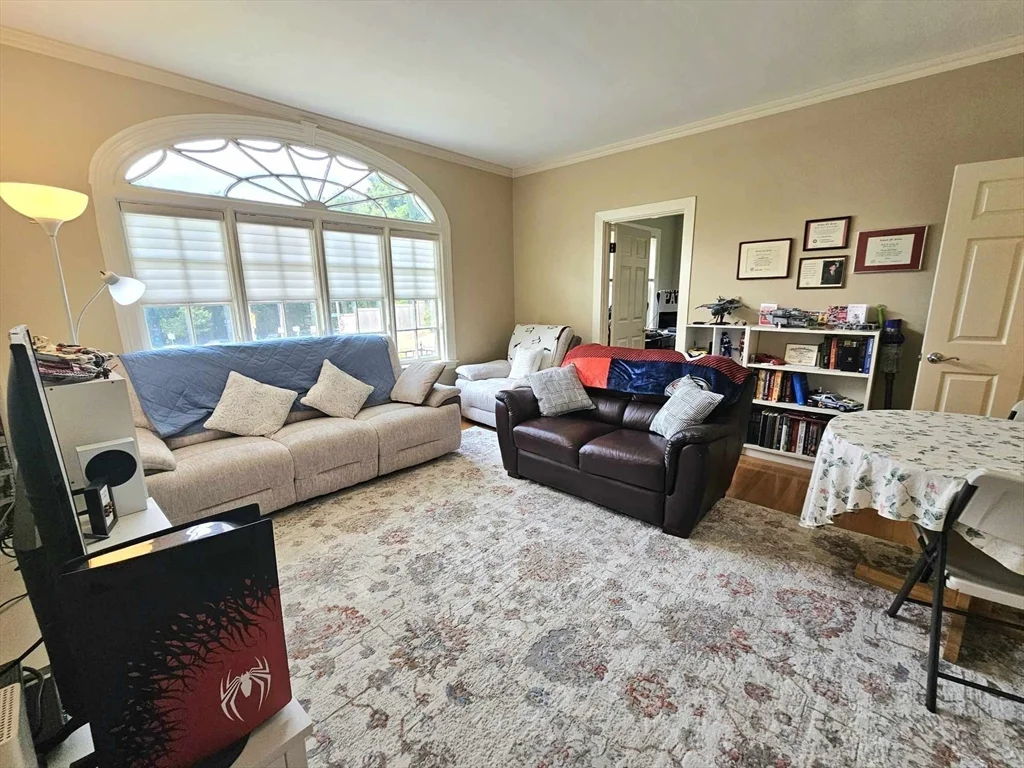 1 bed, 1 bath apartment for rent at 332 Jamaicaway Unit 2, Jamaica Plain — photo 9 of 34