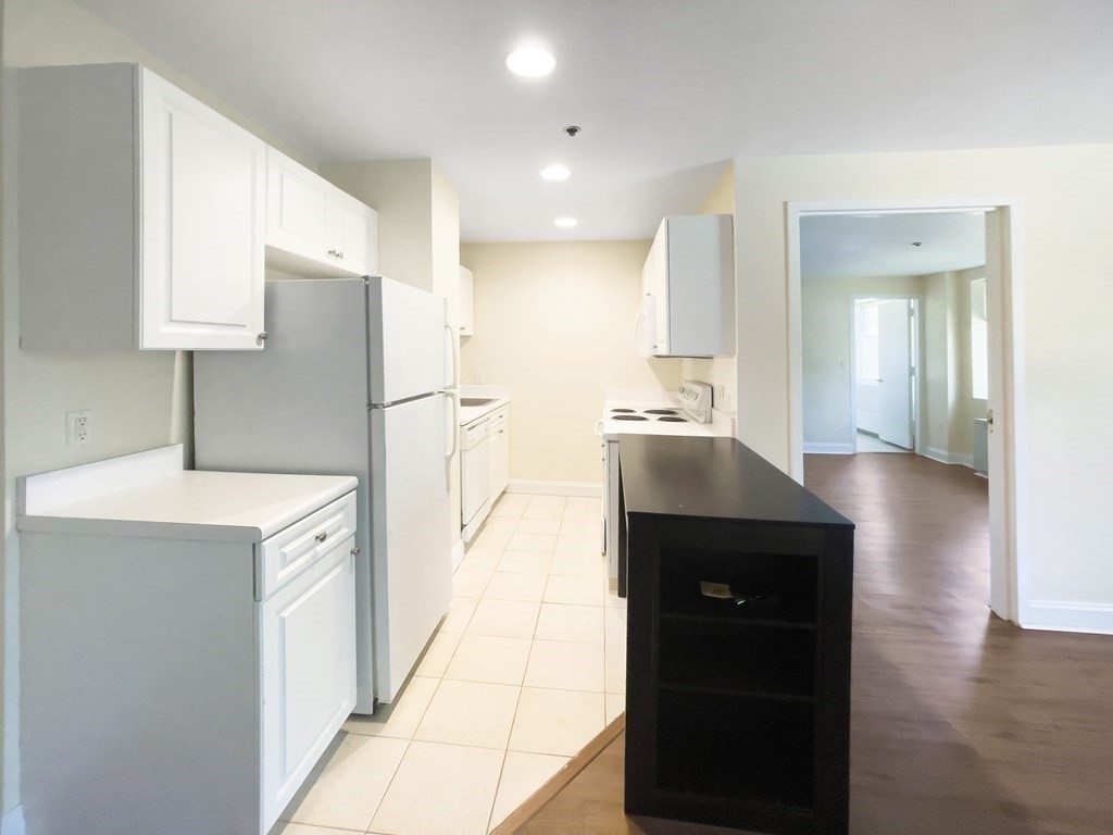 1 bed, 1 bath apartment for rent at 332 Jamaicaway Unit 306, Jamaica Plain — photo 3 of 11