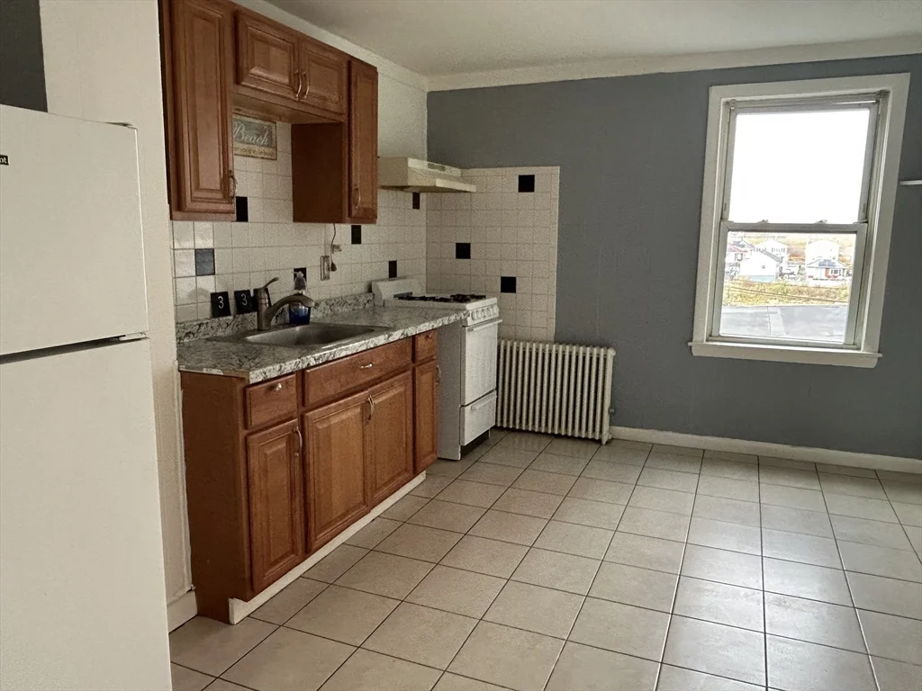 1 bed, 1 bath apartment for rent at 332 Revere Beach Blvd Unit 7, Revere — photo 1 of 8