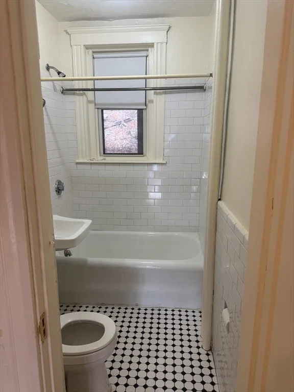 1 bed, 1 bath apartment for rent at 332 Salem Unit 5, Malden — photo 5 of 12