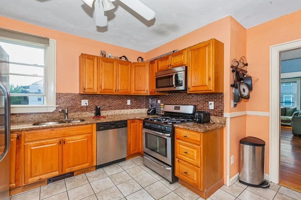 3 bed, 1 bath apartment for rent at 332 Shirley Unit 2, Winthrop — photo 10 of 29