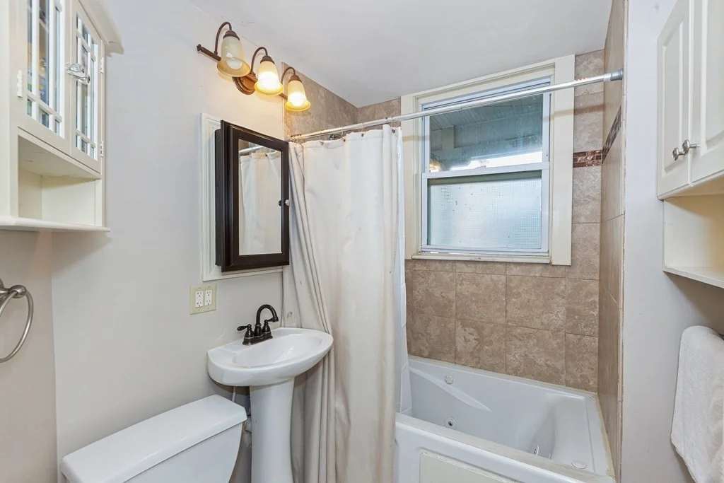 3 bed, 1 bath apartment for rent at 332 Shirley Unit 2, Winthrop — photo 13 of 29