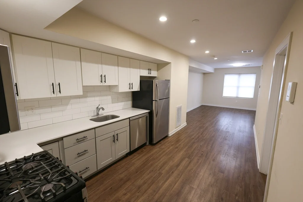 3 bed, 2 bath apartment for rent at 332 Talbot Ave Unit 13, Dorchester — photo 3 of 19