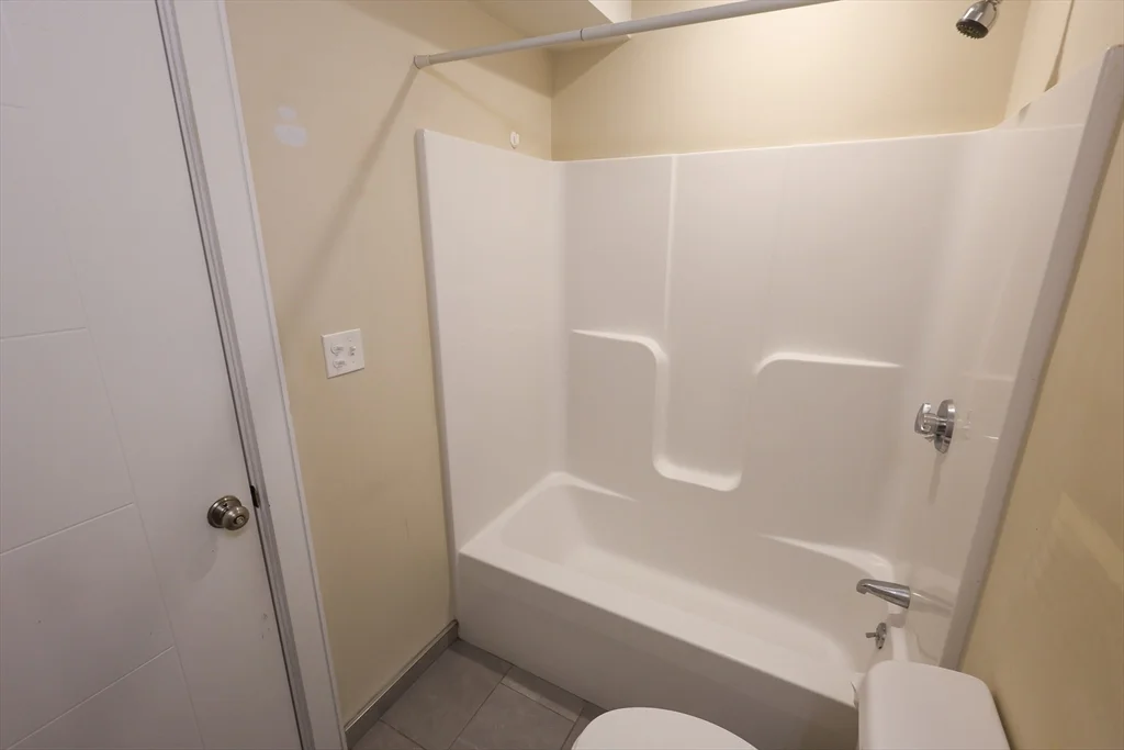 3 bed, 2 bath apartment for rent at 332 Talbot Ave Unit 13, Dorchester — photo 16 of 19