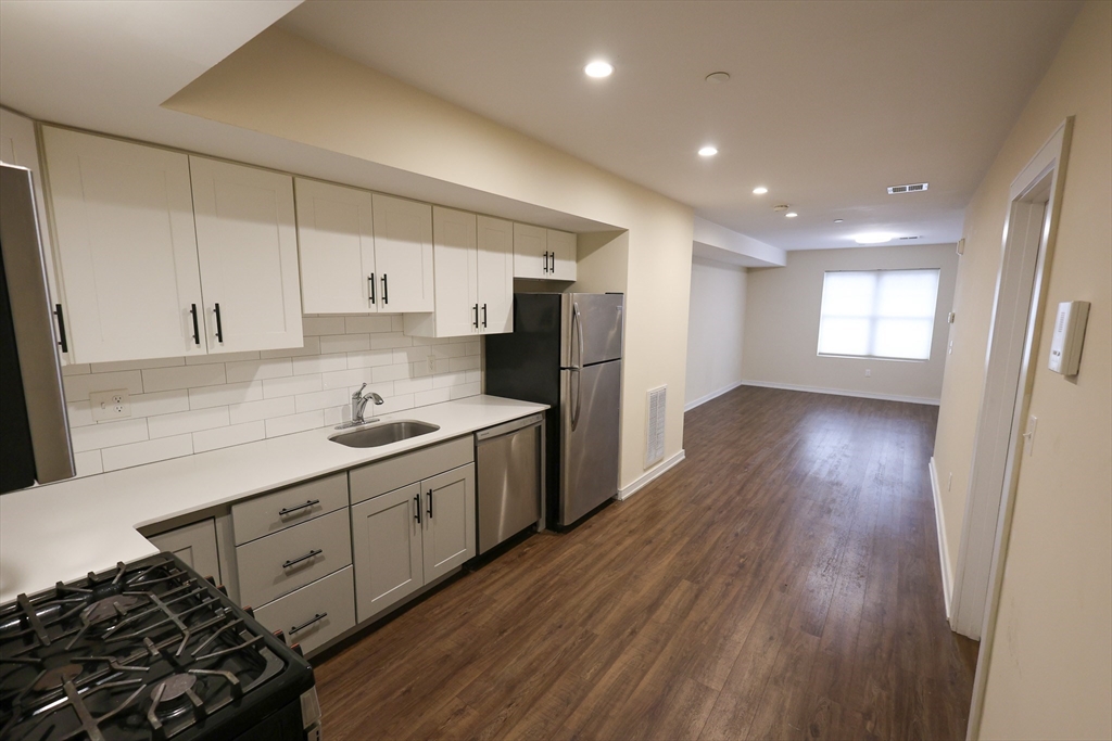3 bed, 2 bath apartment for rent at 332 Talbot Ave Unit 14, Dorchester — photo 1 of 19