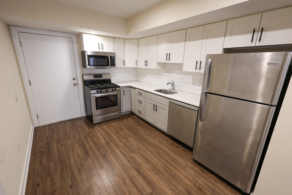 3 bed, 2 bath apartment for rent at 332 Talbot Ave Unit 14, Dorchester — photo 2 of 19