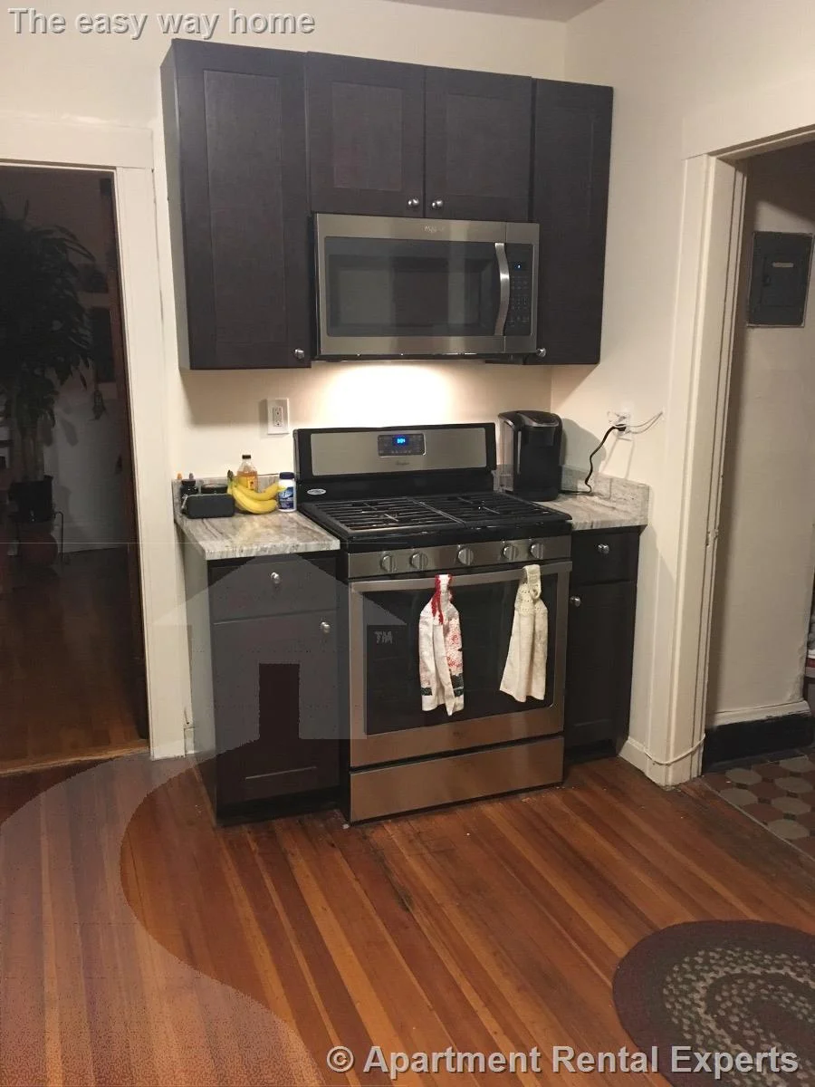 3 bed, 1 bath apartment for rent at 333 Alewife Brook Pkwy Unit 2, Tufts — photo 2 of 12