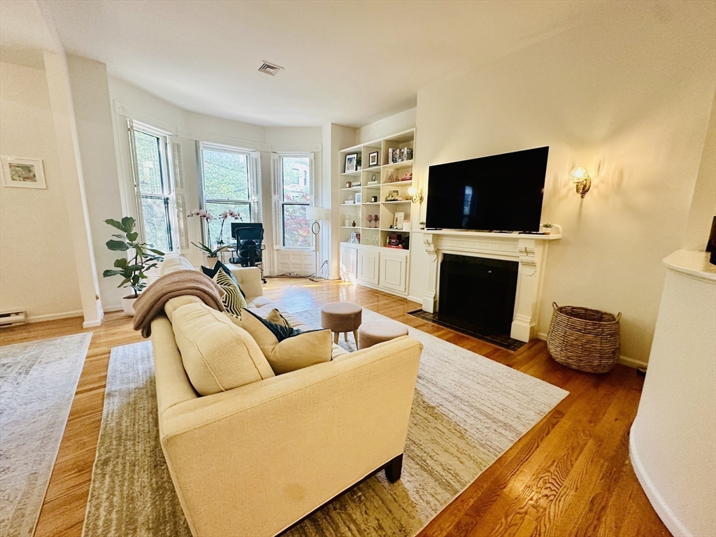 2 bed, 2 bath apartment for rent at 333 Beacon St Unit 3, Back Bay — photo 3 of 19