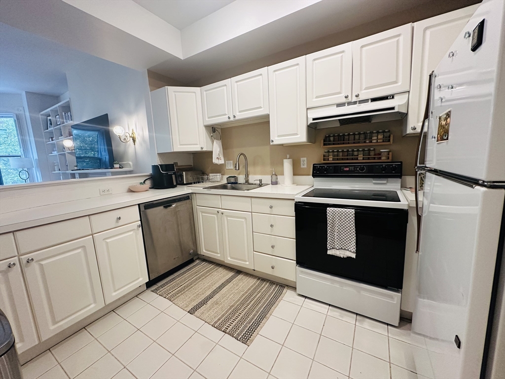 2 bed, 2 bath apartment for rent at 333 Beacon St Unit 3, Back Bay — photo 7 of 19