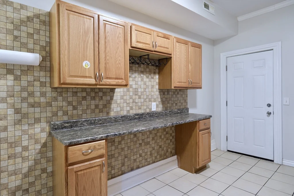 4 bed, 1 bath apartment for rent at 333 Centre Unit E, Jamaica Plain — photo 15 of 16