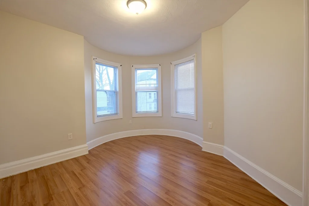 4 bed, 1 bath apartment for rent at 333 Centre Unit E, Jamaica Plain — photo 2 of 16