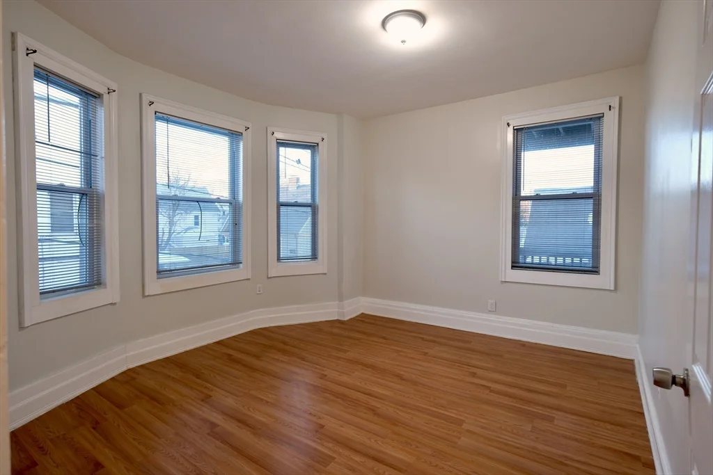 4 bed, 1 bath apartment for rent at 333 Centre Unit E, Jamaica Plain — photo 10 of 16
