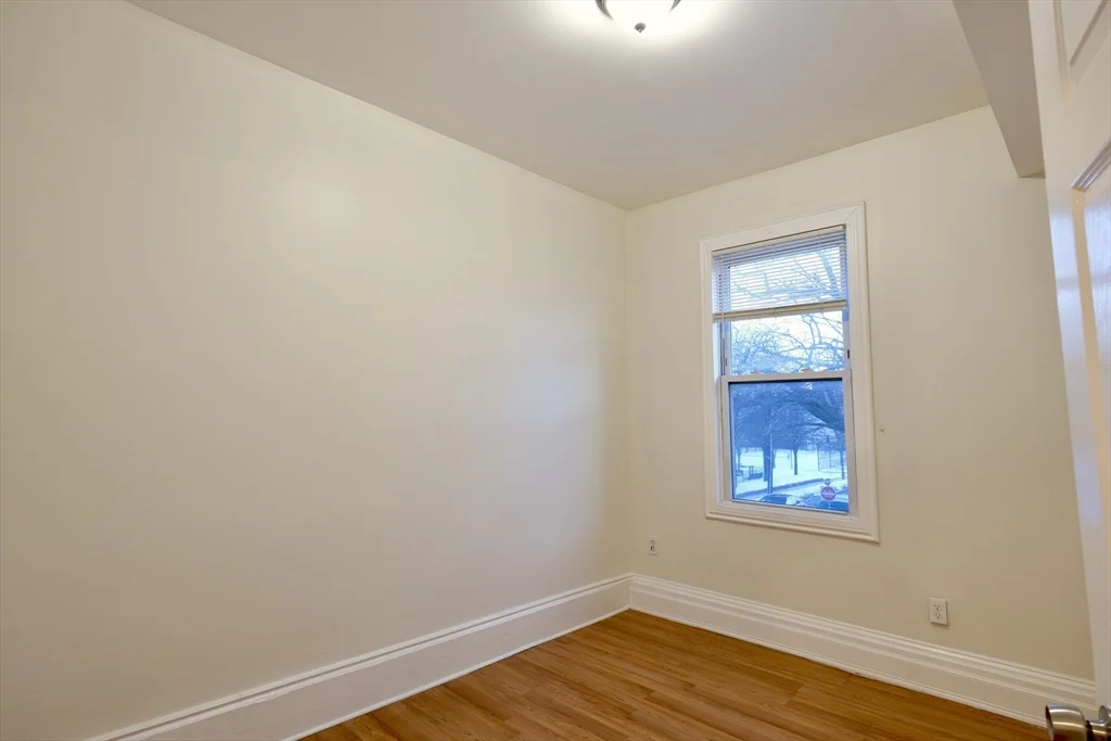 4 bed, 1 bath apartment for rent at 333 Centre Unit E, Jamaica Plain — photo 7 of 16