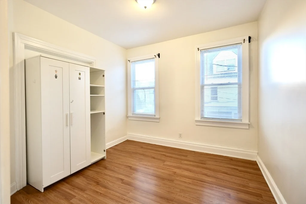 4 bed, 1 bath apartment for rent at 333 Centre Unit E, Jamaica Plain — photo 8 of 16