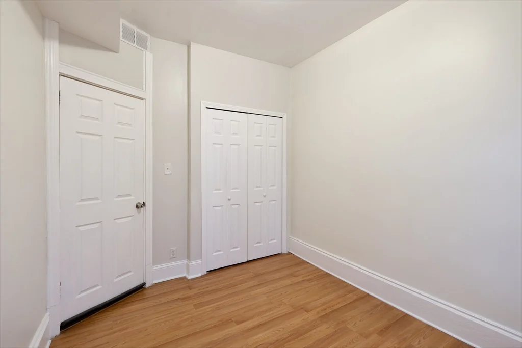 4 bed, 1 bath apartment for rent at 333 Centre Unit E, Jamaica Plain — photo 5 of 16