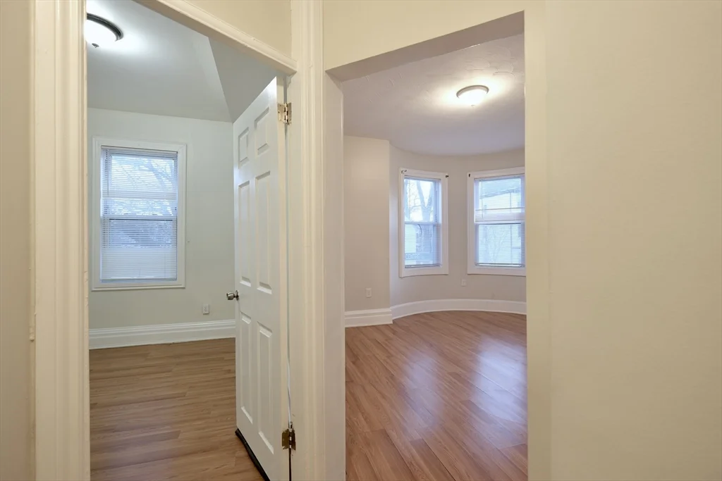 4 bed, 1 bath apartment for rent at 333 Centre Unit E, Jamaica Plain — photo 3 of 16