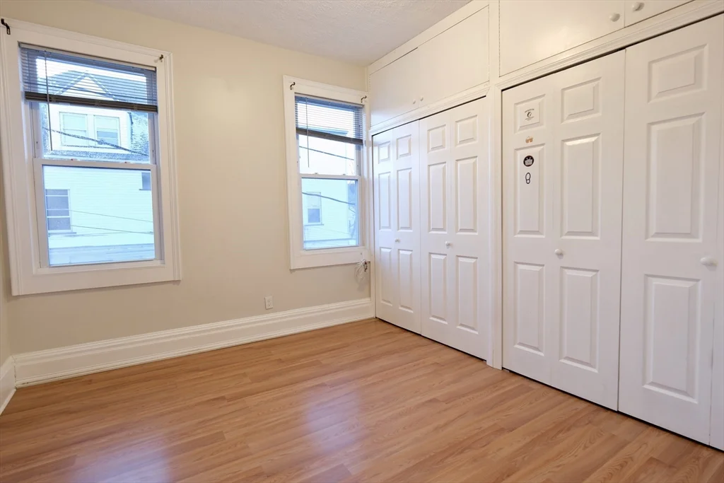 4 bed, 1 bath apartment for rent at 333 Centre Unit E, Jamaica Plain — photo 4 of 16
