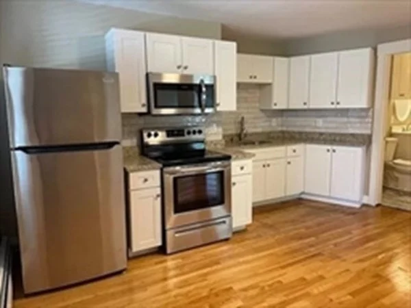 1 bed, 1 bath apartment for rent at 333 Oak Hill Rd Unit 3R, Fitchburg — photo 1 of 10