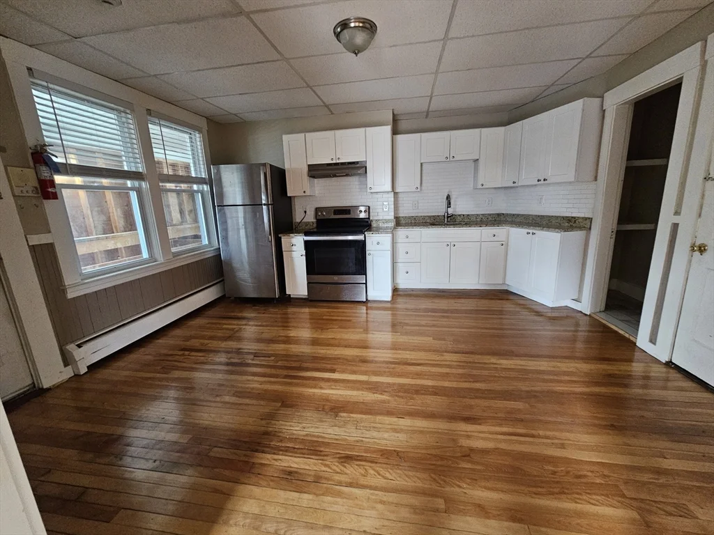 1 bed, 1 bath apartment for rent at 333 Oak Hill Rd Unit 3R, Fitchburg — photo 3 of 10