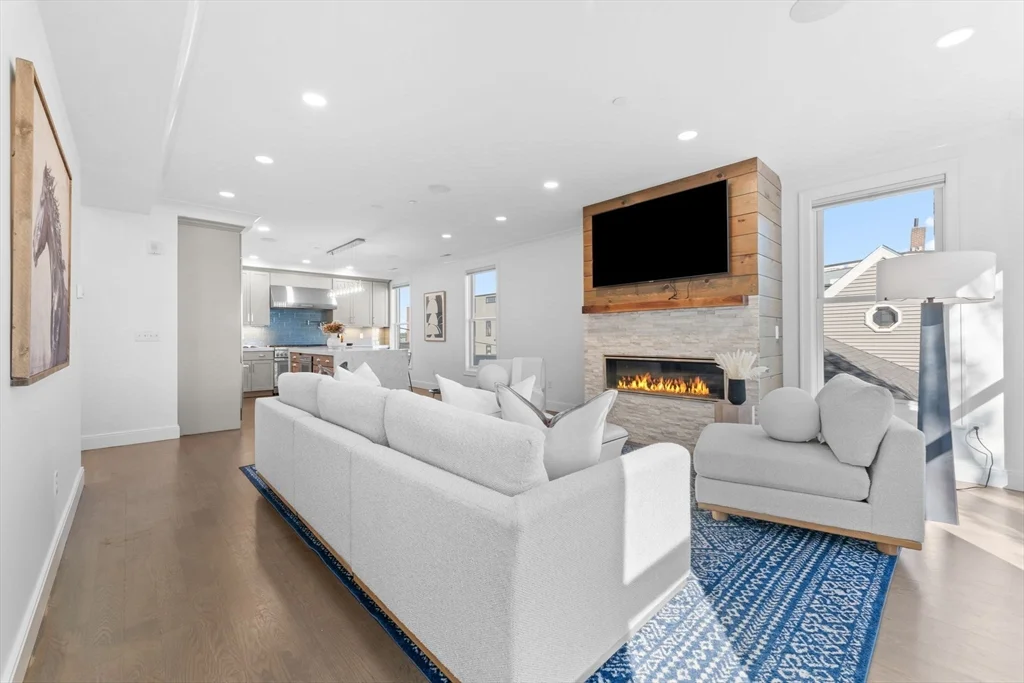 3 bed, 2 bath apartment for rent at 333 W 3rd St Unit 2, South Boston — photo 3 of 14