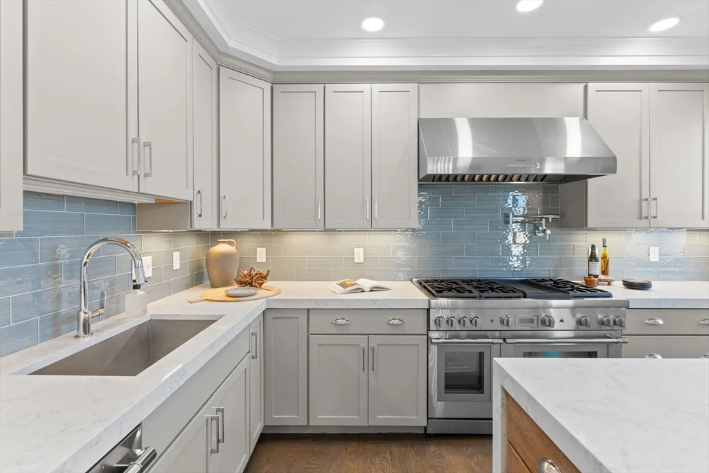 3 bed, 2 bath apartment for rent at 333 W 3rd St Unit 2, South Boston — photo 2 of 14