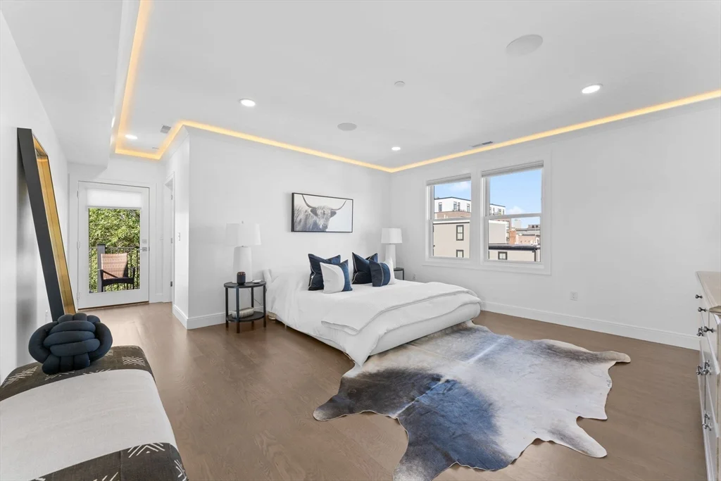 3 bed, 2 bath apartment for rent at 333 W 3rd St Unit 2, South Boston — photo 4 of 14