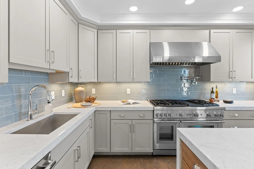 3 bed, 2 bath apartment for rent at 333 W 3rd St Unit 2, South Boston — photo 4 of 17