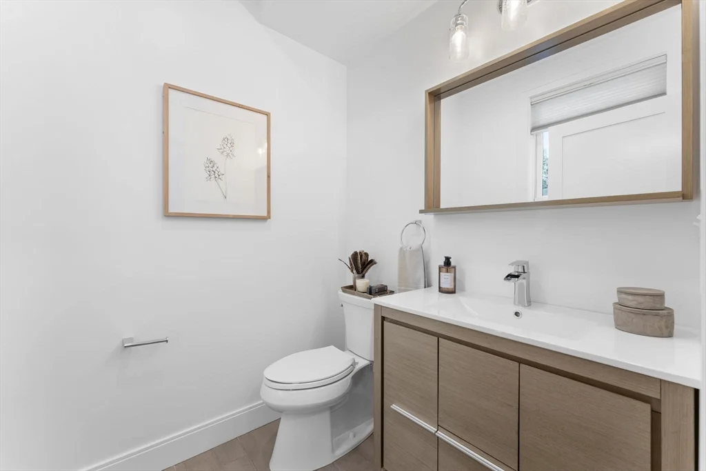 3 bed, 2 bath apartment for rent at 333 W 3rd St Unit 2, South Boston — photo 16 of 17