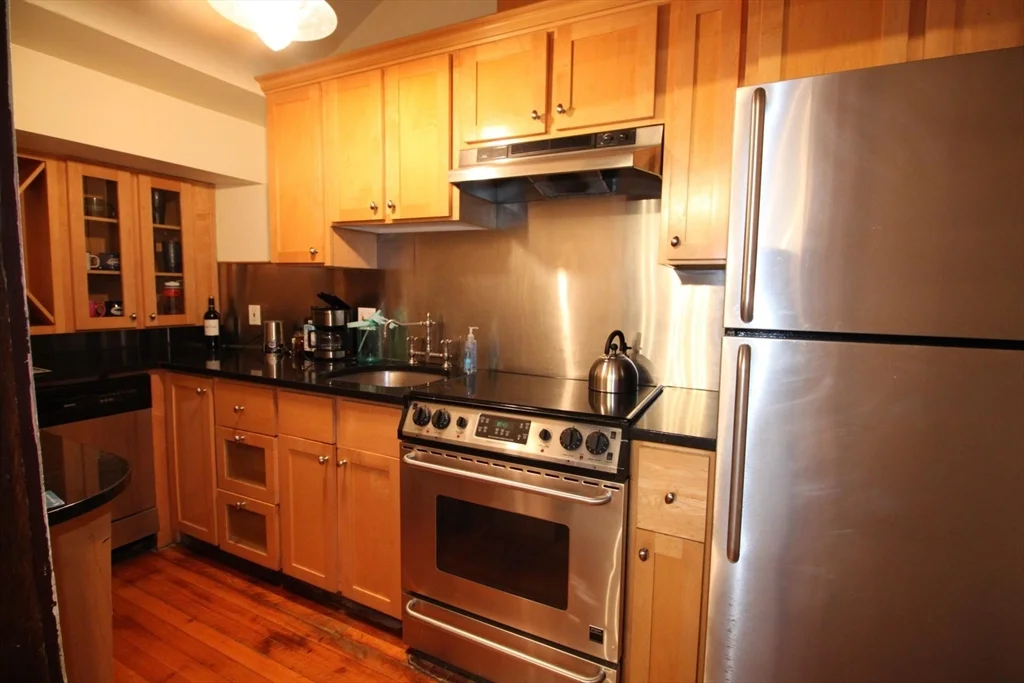 Studio bed, 1 bath apartment for rent at 334 Beacon St Unit 1, Back Bay