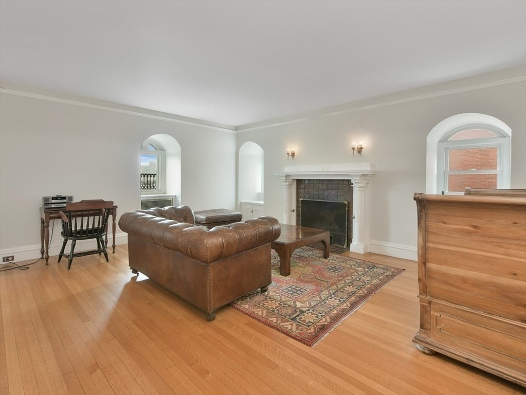 1 bed, 1 bath apartment for rent at 334 Beacon St Unit 9, Back Bay — photo 3 of 18