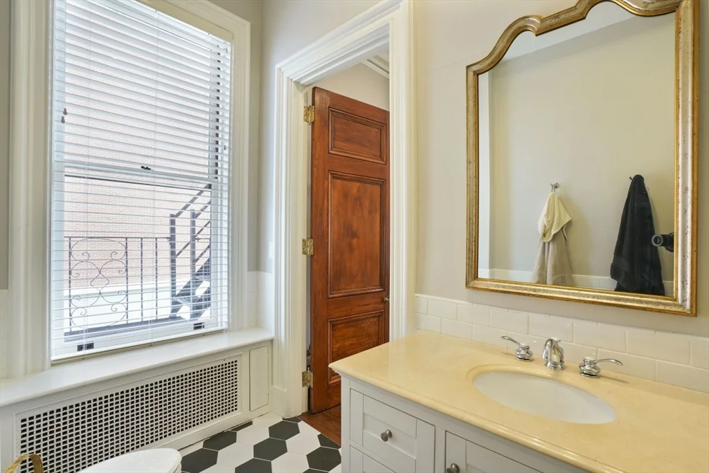 1 bed, 1 bath apartment for rent at 334 Beacon Unit 6, Back Bay — photo 8 of 15