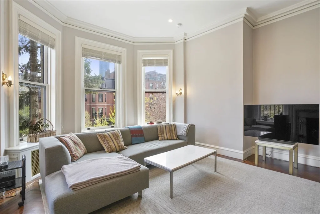1 bed, 1 bath apartment for rent at 334 Beacon Unit 6, Back Bay — photo 7 of 15