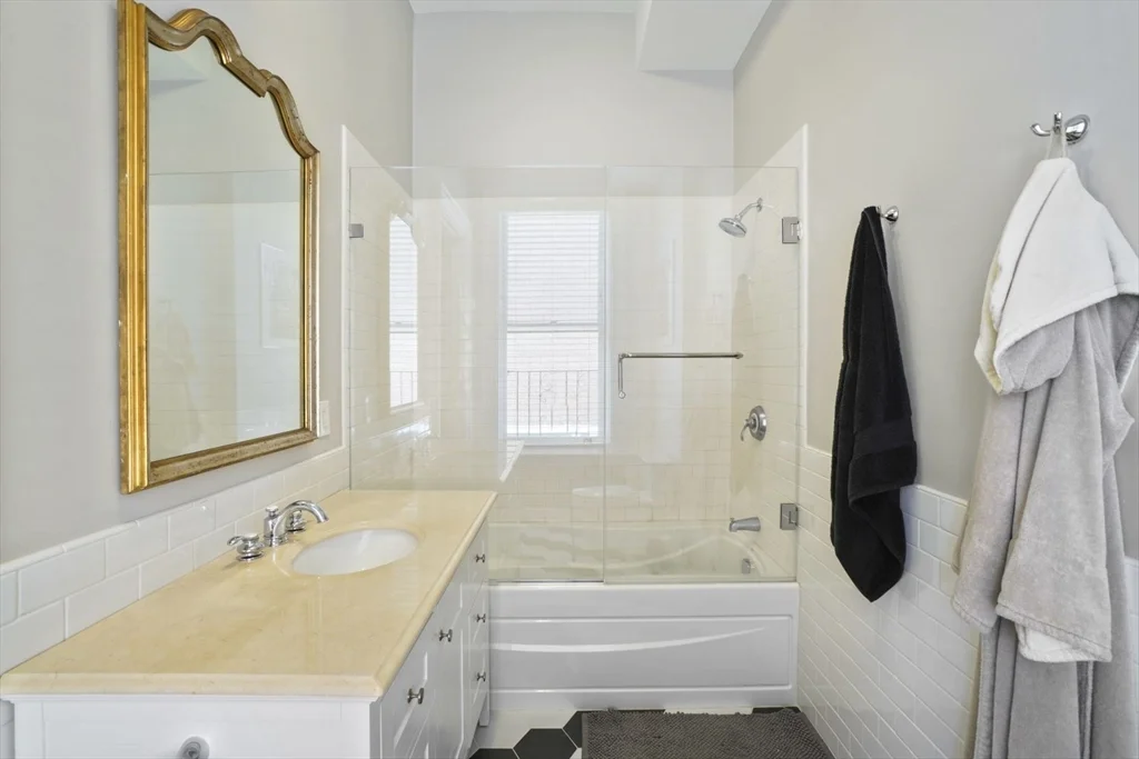 1 bed, 1 bath apartment for rent at 334 Beacon Unit 6, Back Bay — photo 9 of 15