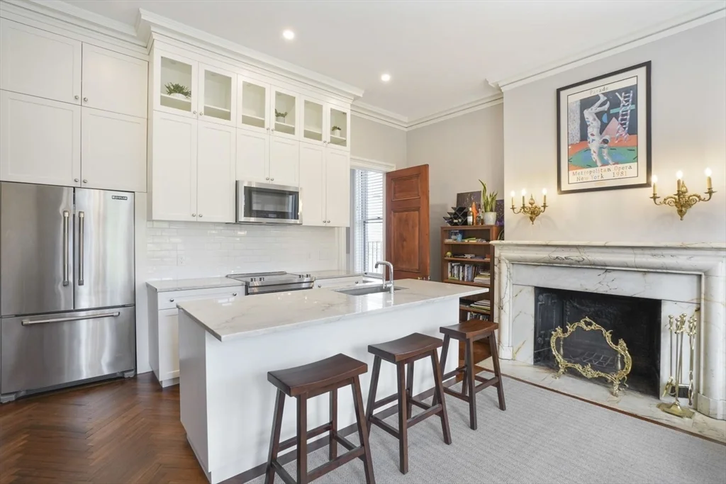 1 bed, 1 bath apartment for rent at 334 Beacon Unit 6, Back Bay — photo 3 of 15