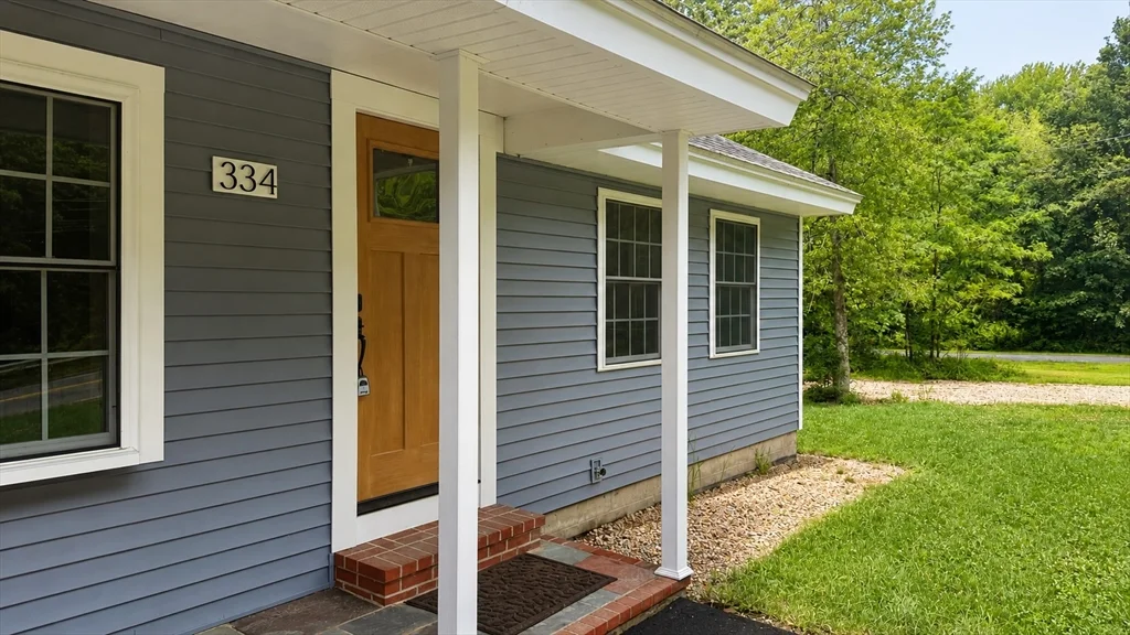 2 bed, 1 bath apartment for rent at 334 Bedford St Unit 1, Lakeville — photo 2 of 27