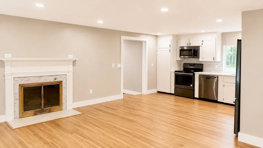 2 bed, 1 bath apartment for rent at 334 Bedford St Unit 1, Lakeville — photo 10 of 27