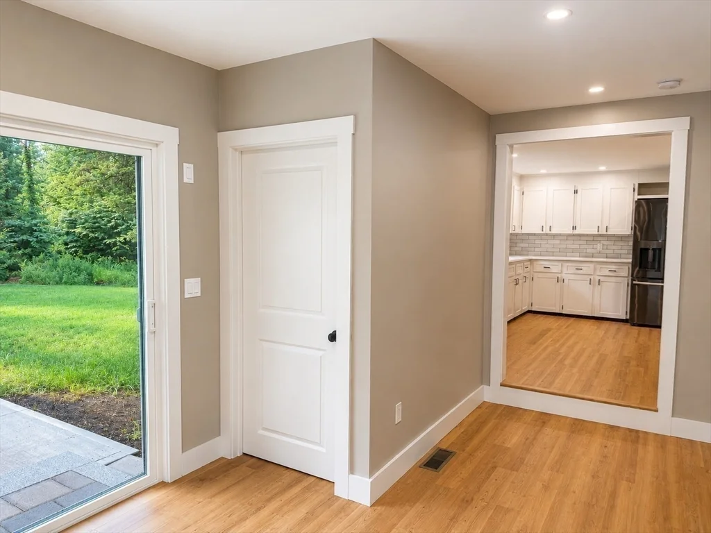 2 bed, 1 bath apartment for rent at 334 Bedford St Unit 1, Lakeville — photo 3 of 27