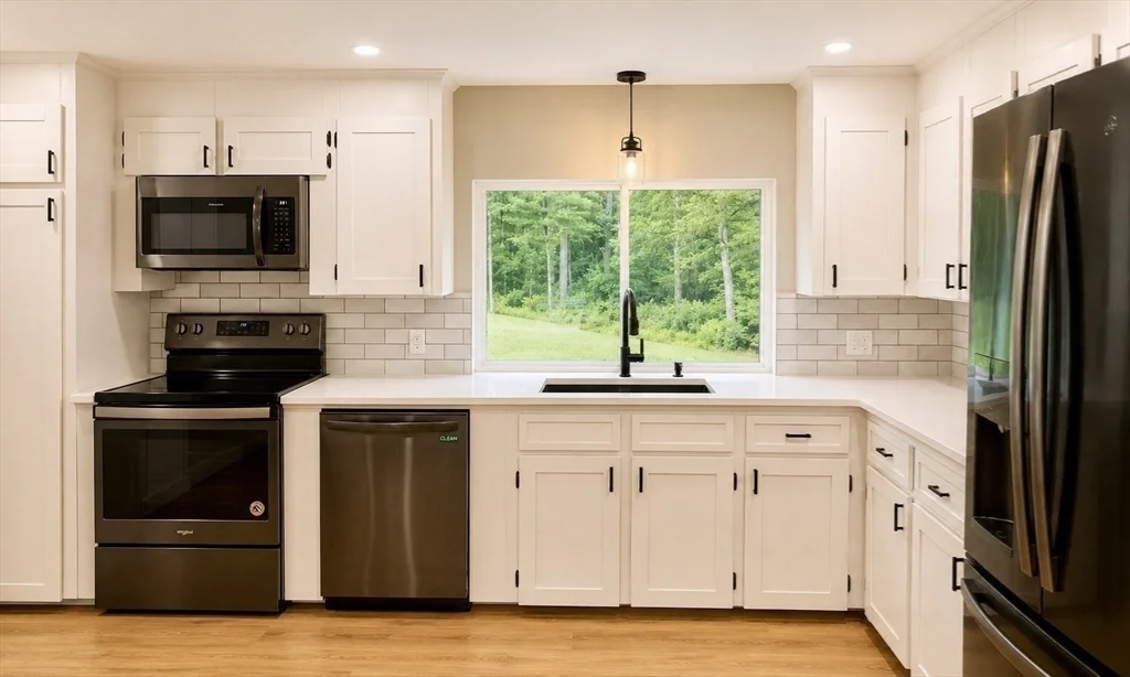 2 bed, 1 bath apartment for rent at 334 Bedford St Unit 1, Lakeville — photo 7 of 27