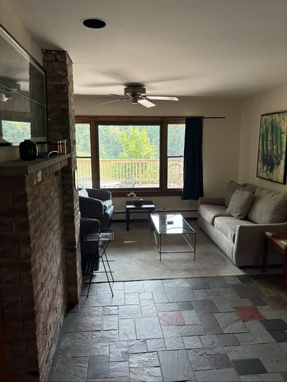 1 bed, 1 bath apartment for rent at 334 Granite St, Folly Cove — photo 4 of 19