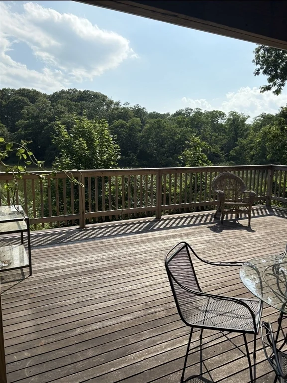 1 bed, 1 bath apartment for rent at 334 Granite St, Folly Cove — photo 3 of 19