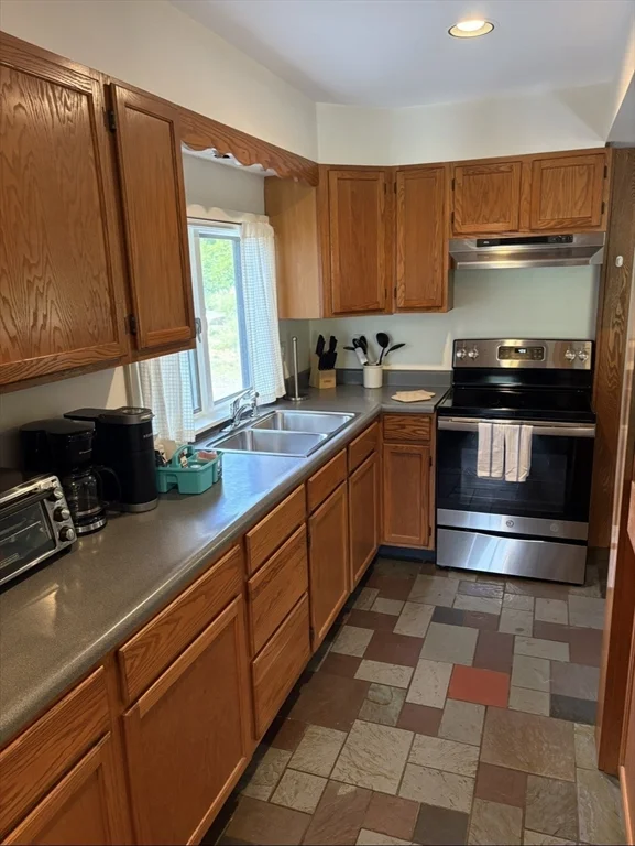 1 bed, 1 bath apartment for rent at 334 Granite St, Folly Cove — photo 6 of 19