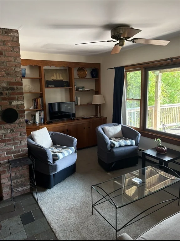 1 bed, 1 bath apartment for rent at 334 Granite St, Folly Cove — photo 7 of 19