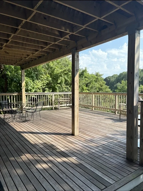 1 bed, 1 bath apartment for rent at 334 Granite St, Folly Cove — photo 2 of 19