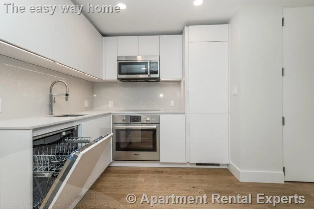 2 bed, 1 bath apartment for rent at 334 Harvard St Unit L2, Harvard Square — photo 2 of 10