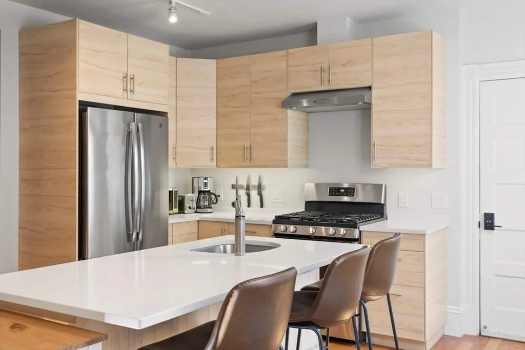 3 bed, 2 bath apartment for rent at 334 Highland Unit 1, Davis Square — photo 2 of 8