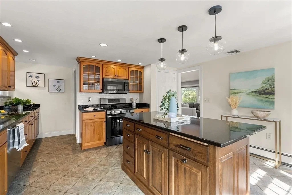 3 bed, 3 bath apartment for rent at 334 Mystic St Rental Unit 334, Arlington — photo 9 of 36