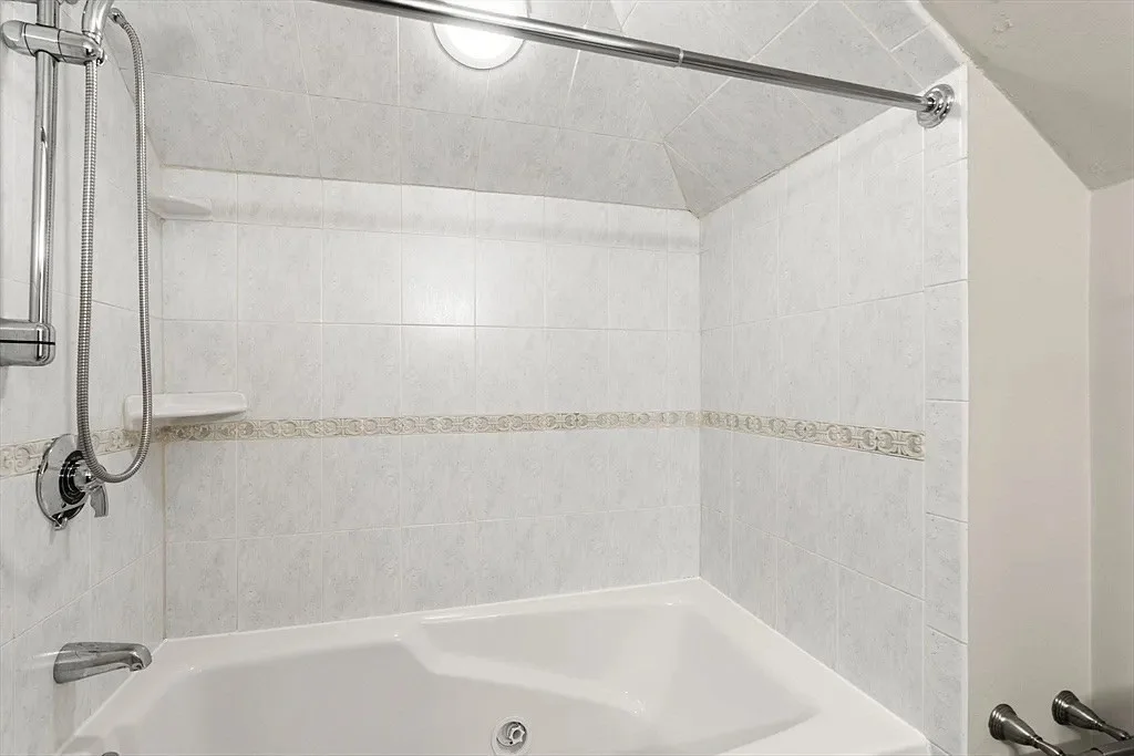 3 bed, 3 bath apartment for rent at 334 Mystic St Rental Unit 334, Arlington — photo 22 of 36