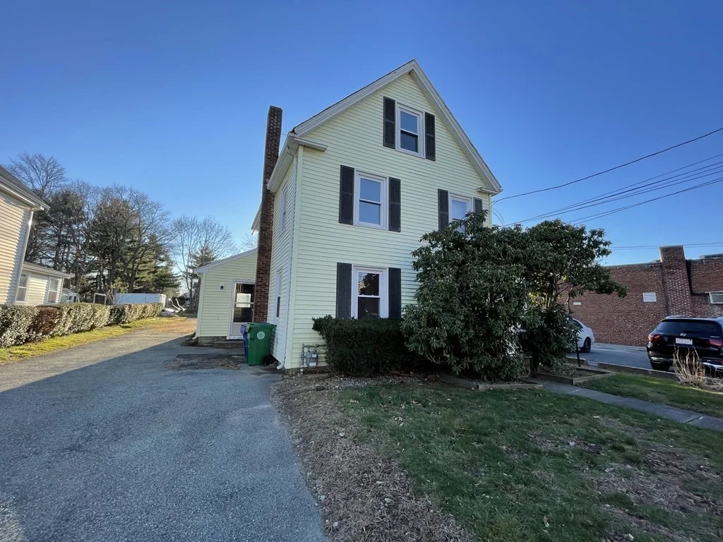 3 bed, 1 bath apartment for rent at 334 River St Unit 334, West Newton