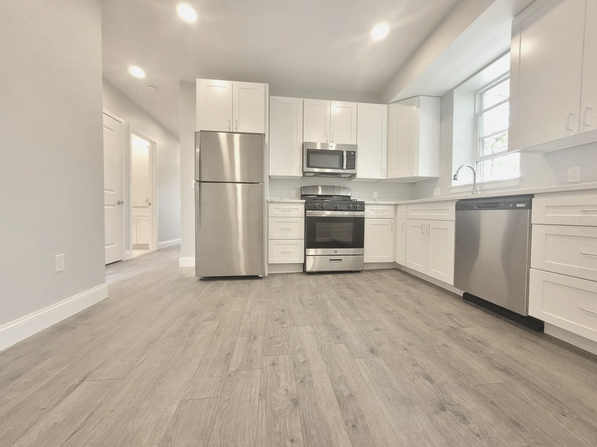 4 bed, 1 bath apartment for rent at 334 Warren St Unit 2, Roxbury — photo 7 of 10